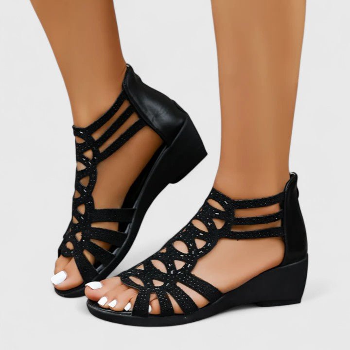 Pernille – sommersandaler med justerbar rem – Sort